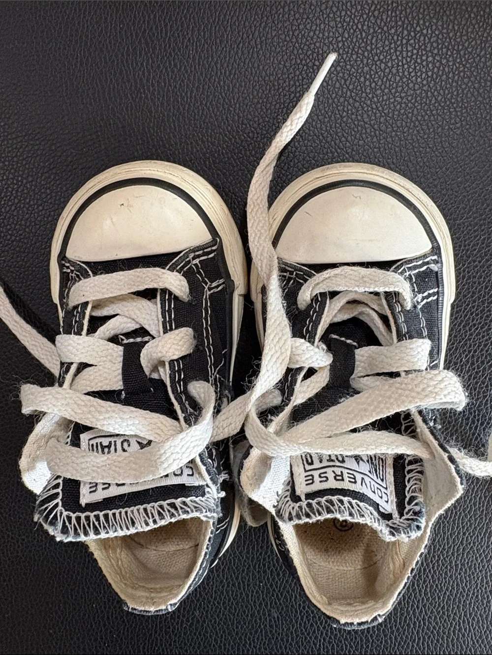 Converse toddler size 5 Black and White Kids Low-Top Canvas Sneakers